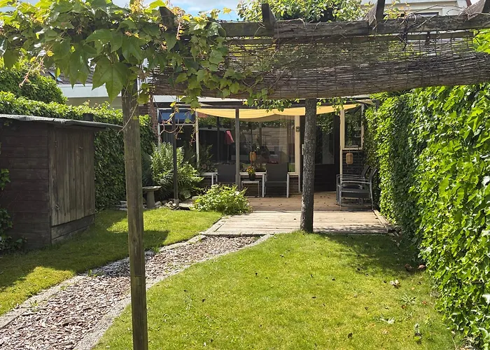 Bed & Breakfast 28 Appartement Met Prive Tuin